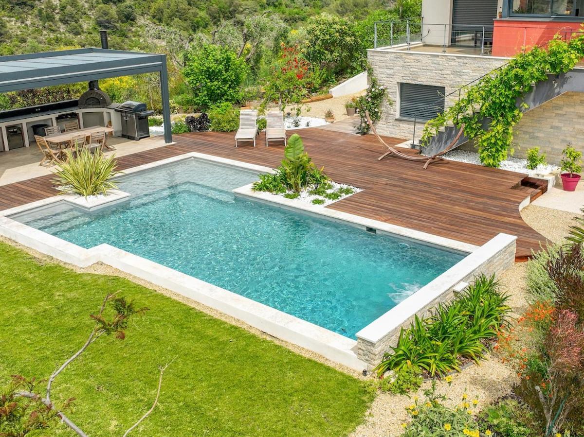 Luxury Villa *